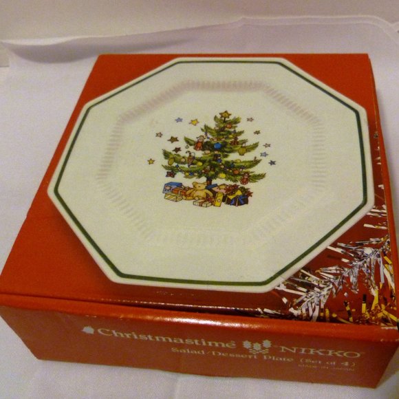 NIKKO Set of 4 Octagonal Christmastime Salad / Dessert Plates Never Used In Box - Picture 3 of 15